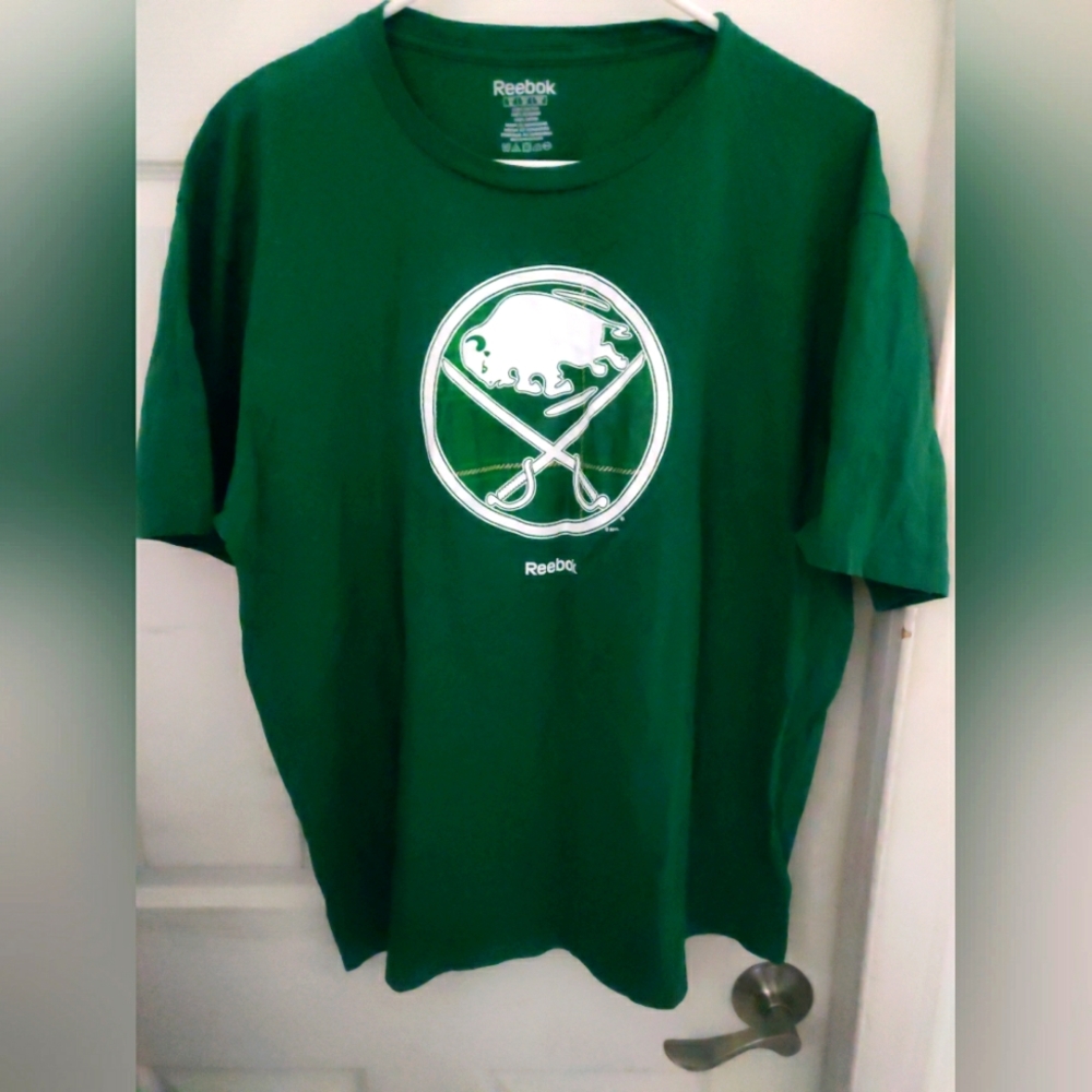 Buffalo Sabres Men X-Large Screened "ST PATRICK'S DAY " T-shirt.